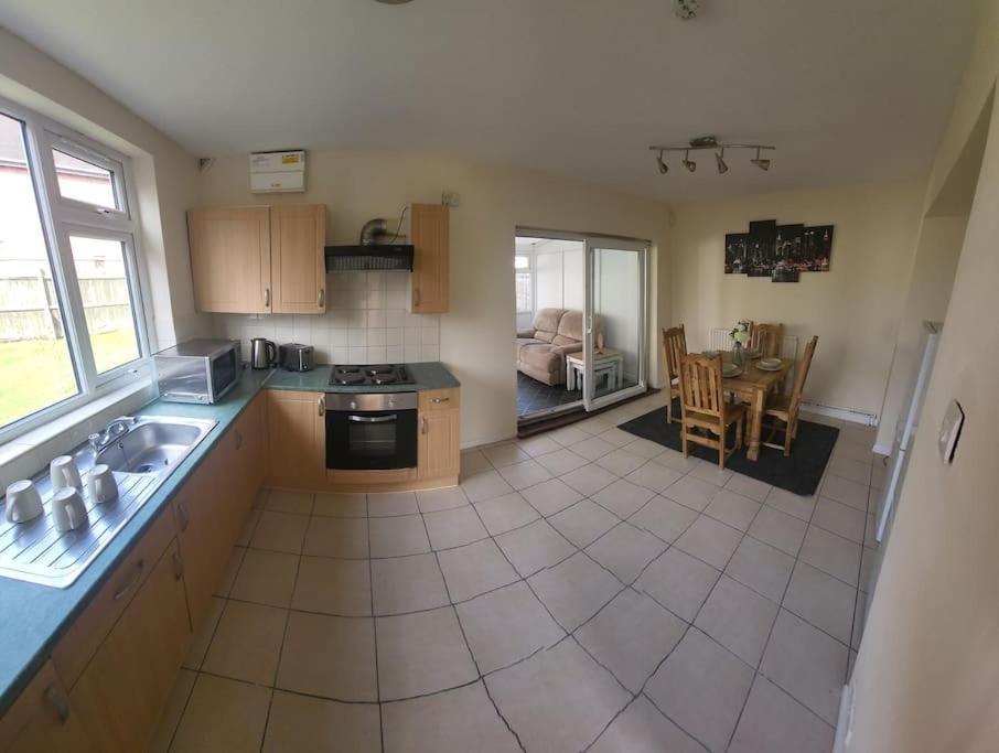 4 Bed Family With Secure Parking. Warwick Uni * Coventry